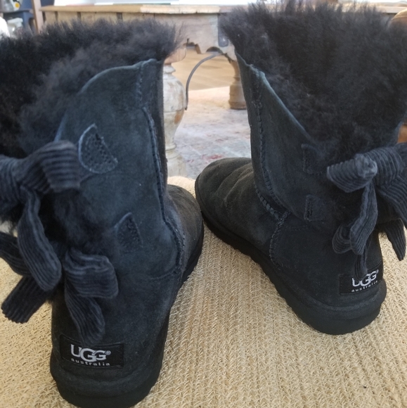 EUC- UGG Bailey Bow II Boots - Picture 9 of 9